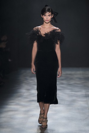 23_Marchesa_original_mhs_ny_aw17_068.jpg