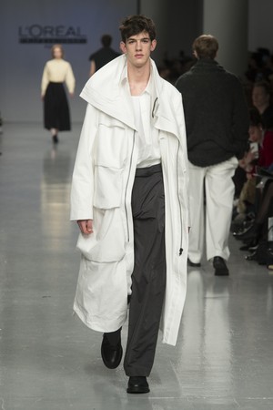 097_Central_Saint_Martins_original_ccsm_ldn_aw17_193.jpg