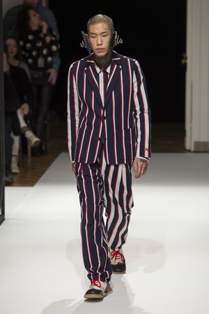 01_Henrik_Vibskov_original_vbk_aw17_001.jpg