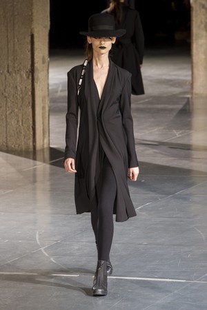 38_Yohji_Yamamoto_original_yam_prs_aw17_112.jpg