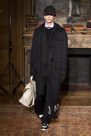 01_Valentino_original_val_prs_aw17_001.jpg