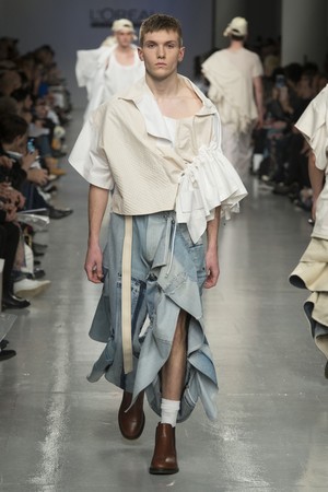 127_Central_Saint_Martins_original_ccsm_ldn_aw17_253.jpg