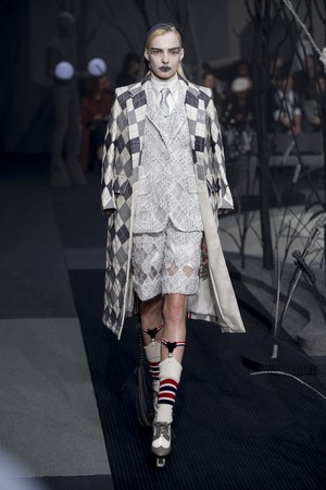 19_Thom_Browne_original_tbw_ny_aw17_056.jpg