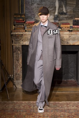 04_Valentino_original_val_prs_aw17_010.jpg