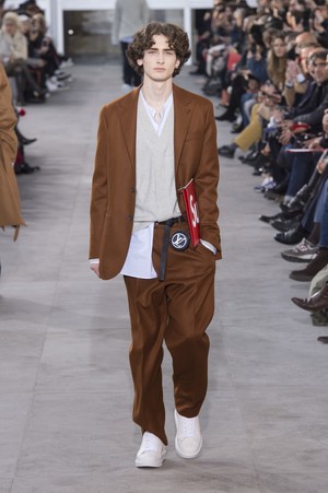 03_Louis_Vuitton_original_vui_prs_aw17_008.jpg