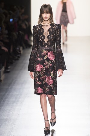02_Tadashi_Shoji_original_tds_ny_aw17_004.jpg