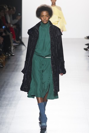 16_Prabal_Gurung_original_pgg_ny_aw17_046.jpg