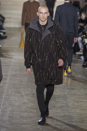 12_Issey_Miyake_original_miy_aw17_035.jpg