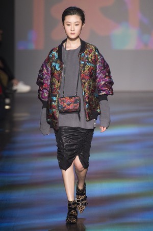 28_Vivienne_Tam_original_tam_ny_aw17_082.jpg