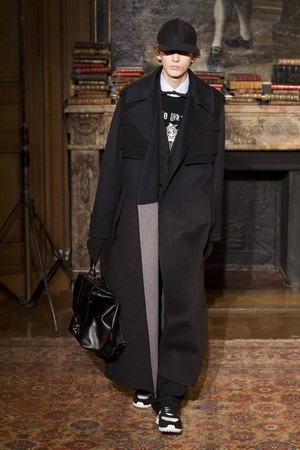 03_Valentino_original_val_prs_aw17_007.jpg