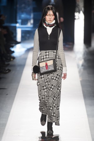 39_Desigual_original_dgl_ny_aw17_077.jpg