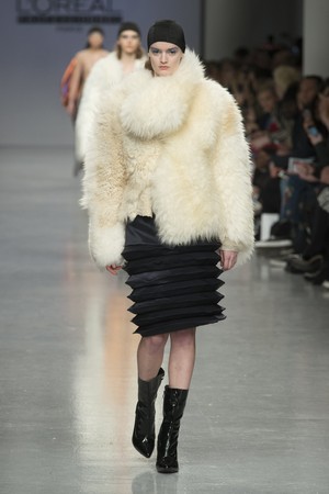 002_Central_Saint_Martins_original_ccsm_ldn_aw17_003.jpg