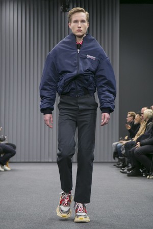 34_Balenciaga_original_bcg_prs_aw17_034.jpg