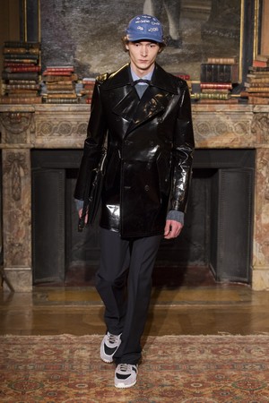 33_Valentino_original_val_prs_aw17_097.jpg