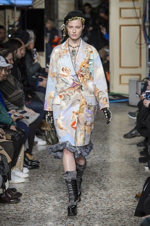 61_Moschino_original_mos_mln_aw17_182.jpg