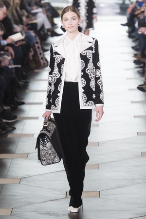 32_Tory_Burch_original_tbr_ny_aw17_096.jpg