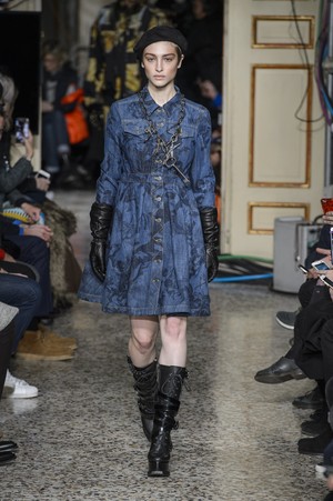 57_Moschino_original_mos_mln_aw17_170.jpg