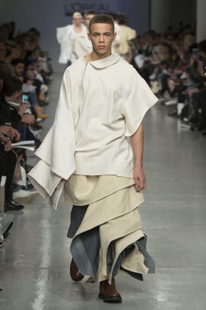 126_Central_Saint_Martins_original_ccsm_ldn_aw17_251.jpg