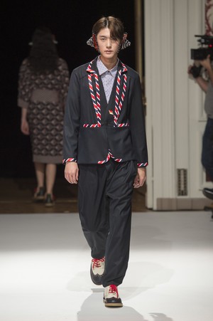18_Henrik_Vibskov_original_vbk_aw17_045.jpg