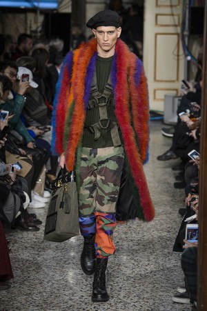 32_Moschino_original_mos_mln_aw17_096.jpg