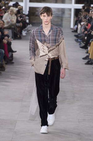 35_Louis_Vuitton_original_vui_prs_aw17_104.jpg