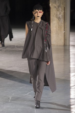 24_Yohji_Yamamoto_original_yam_prs_aw17_070.jpg